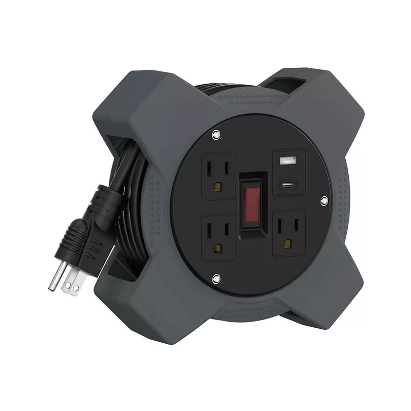 3 pistikupesa USB plastjuhtme rull 20 jalga