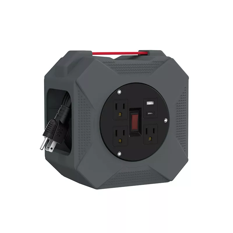 3 müügikohta USB2.4A plast nöörirull 45 jalga 3 müügikohta USB2.4A plast nöörirull 45 jalga